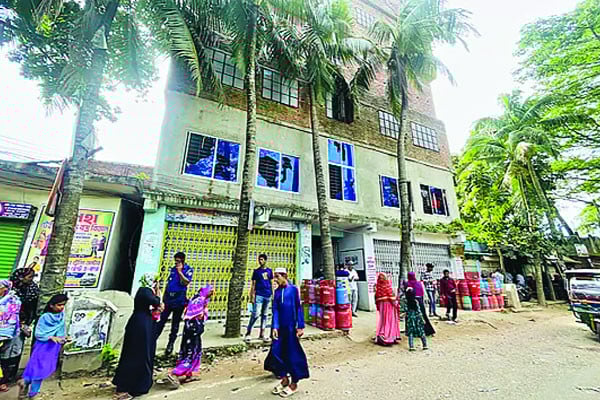 মামলা হয়নি তবু গ্রেপ্তার আতঙ্কে গ্রাম পুরুষশূন্য