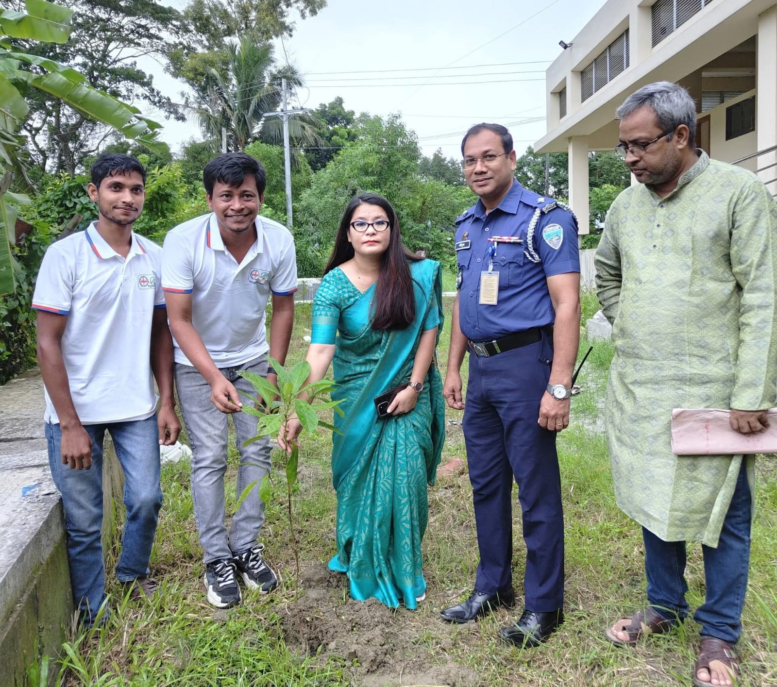 লালমাইয়ে লাল-সবুজ উন্নয়ন সংঘের বৃক্ষরোপণ কর্মসূচি পালিত
